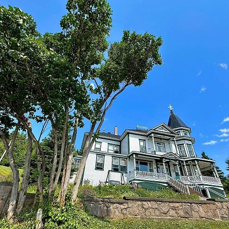 Le Manoir Du Vieux Presbytere Port-Daniel Ngoại thất bức ảnh