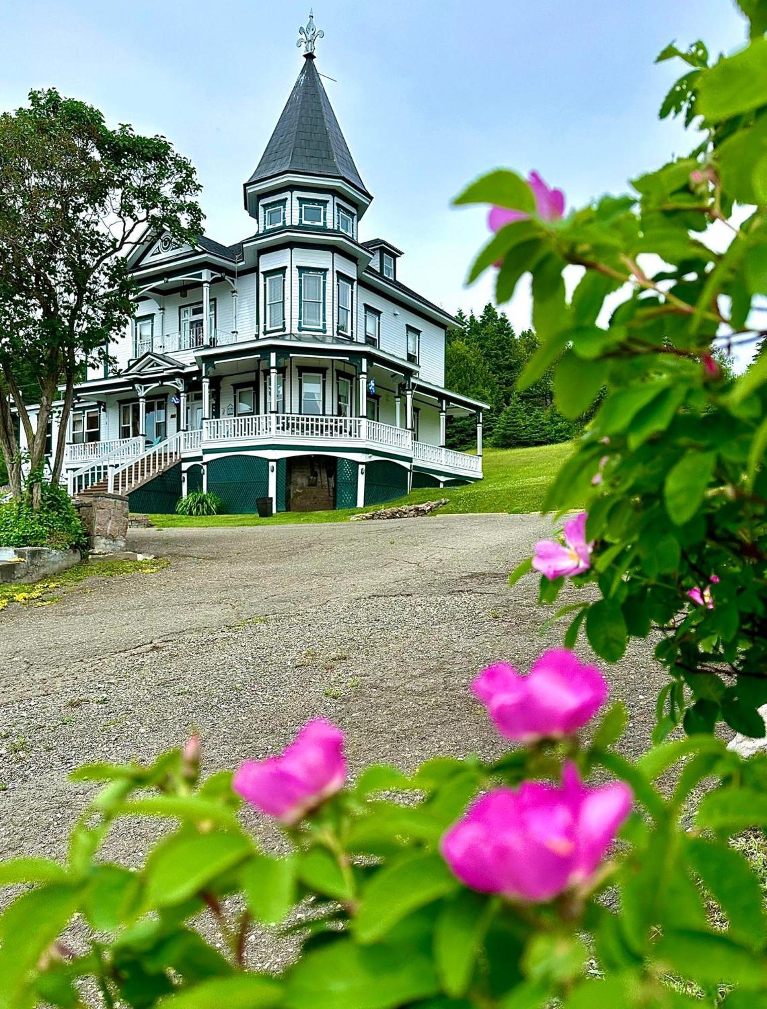 Le Manoir Du Vieux Presbytere Port-Daniel Ngoại thất bức ảnh