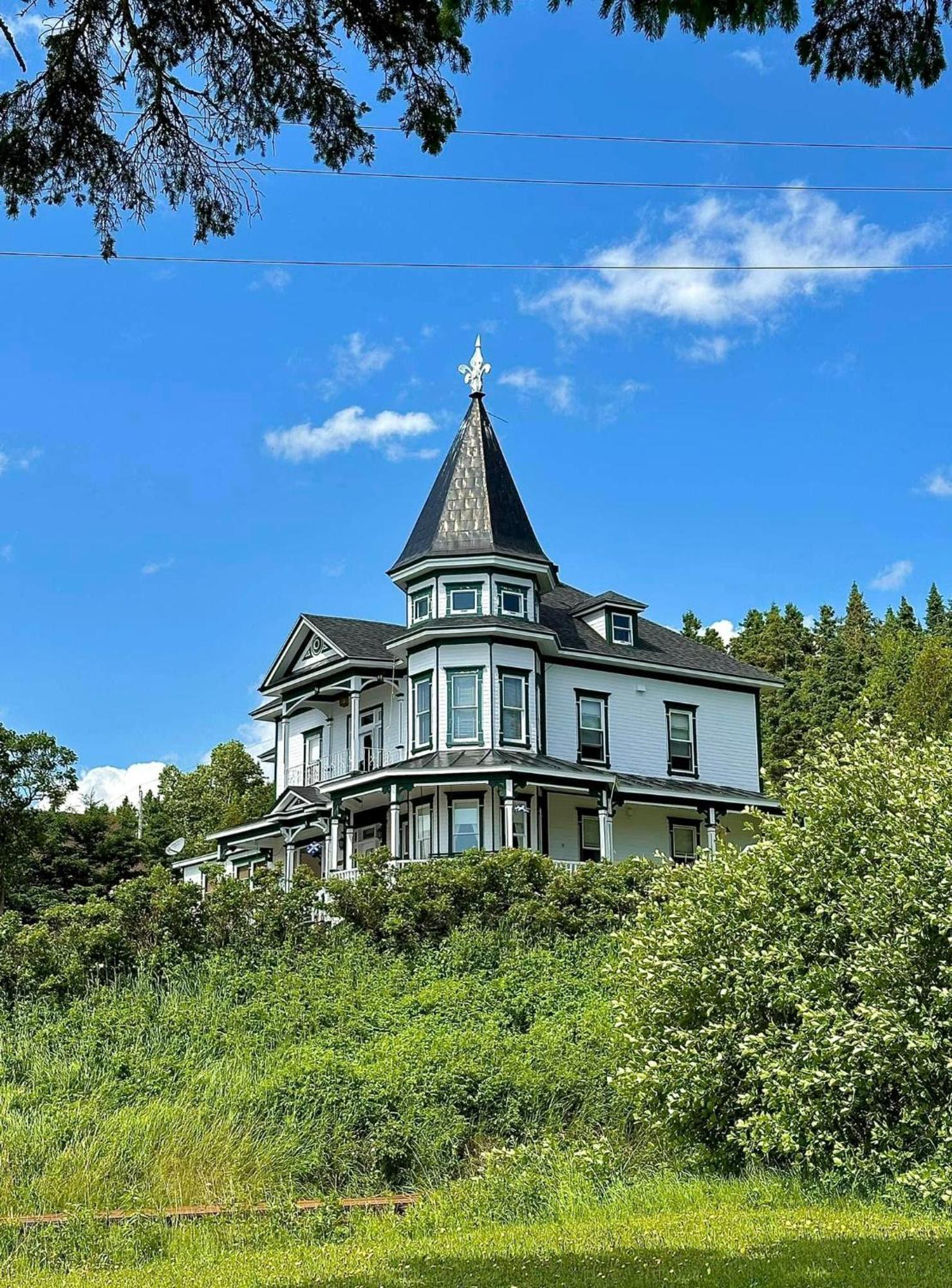 Le Manoir Du Vieux Presbytere Port-Daniel Ngoại thất bức ảnh