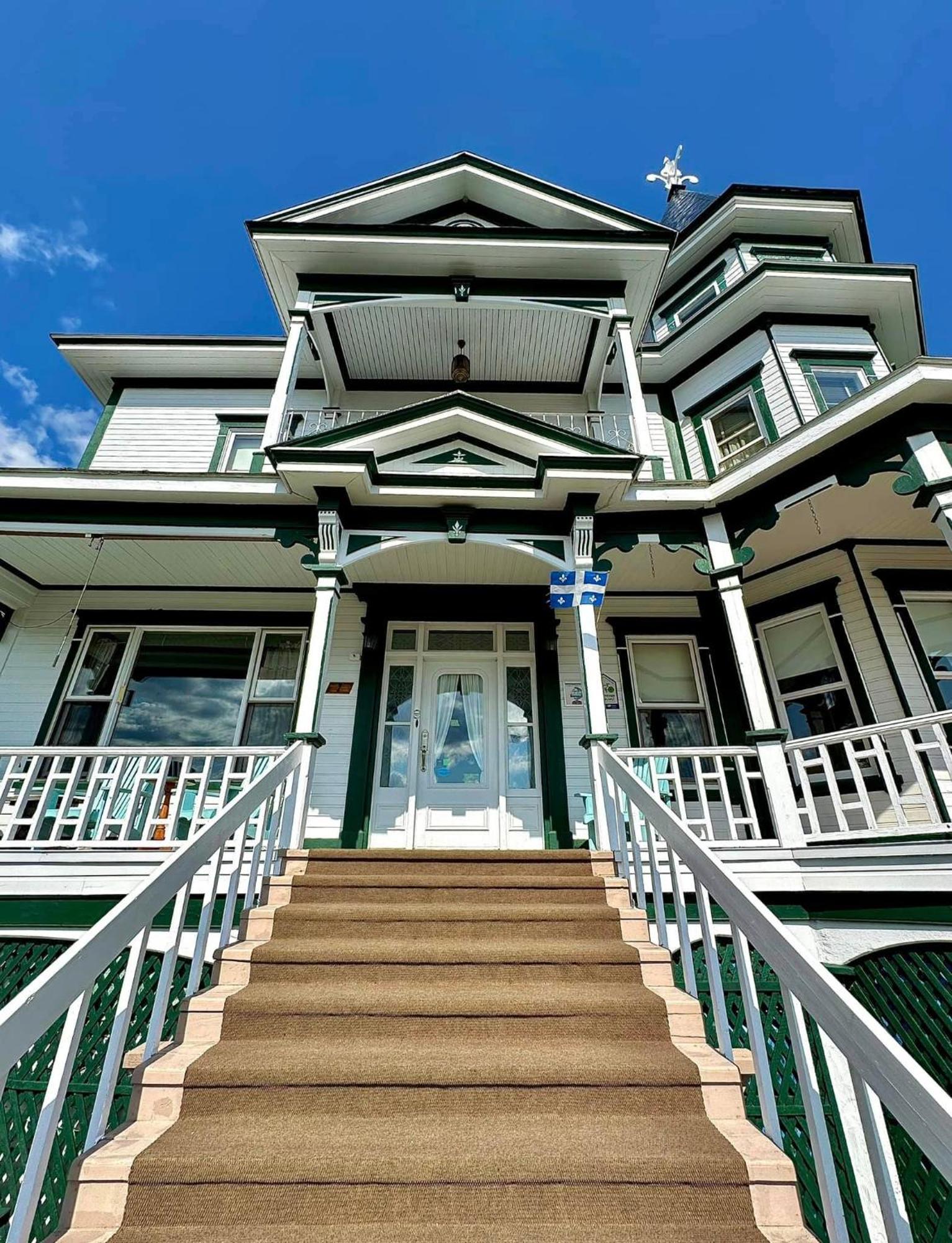 Le Manoir Du Vieux Presbytere Port-Daniel Ngoại thất bức ảnh