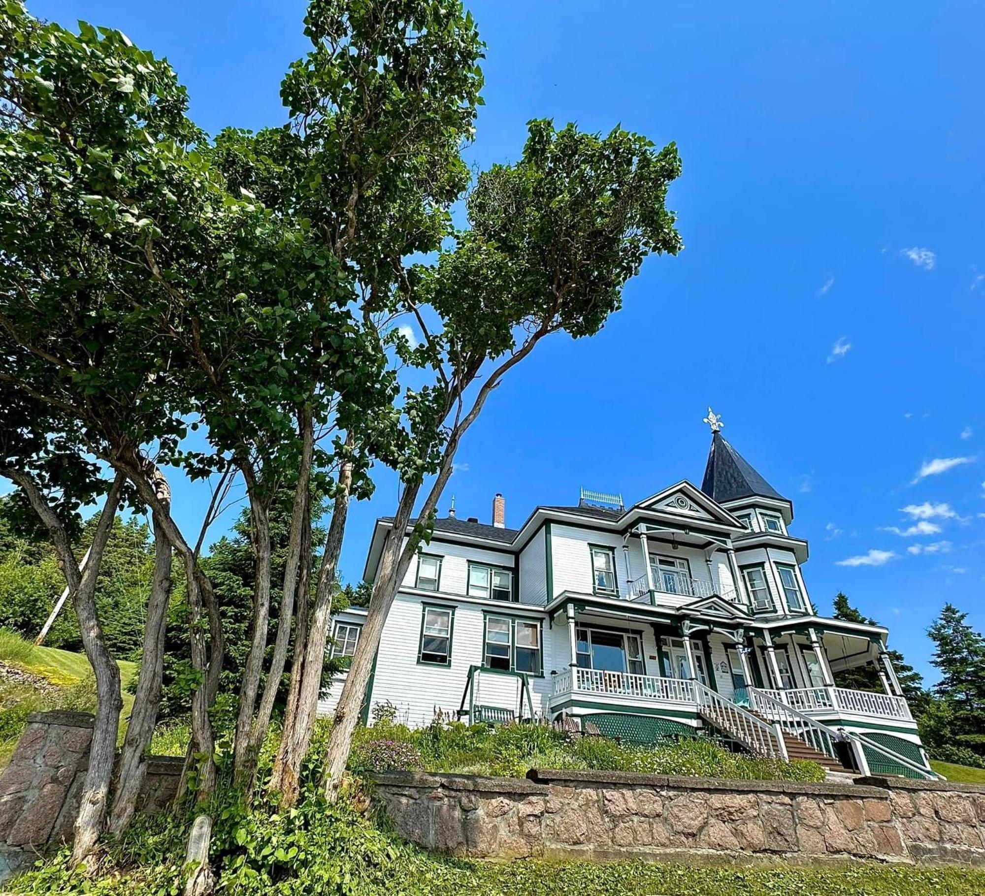 Le Manoir Du Vieux Presbytere Port-Daniel Ngoại thất bức ảnh