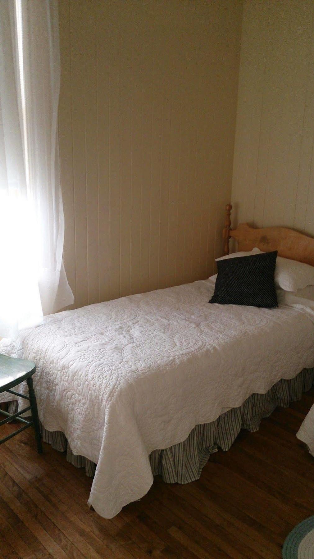 Le Manoir Du Vieux Presbytere Port-Daniel Ngoại thất bức ảnh