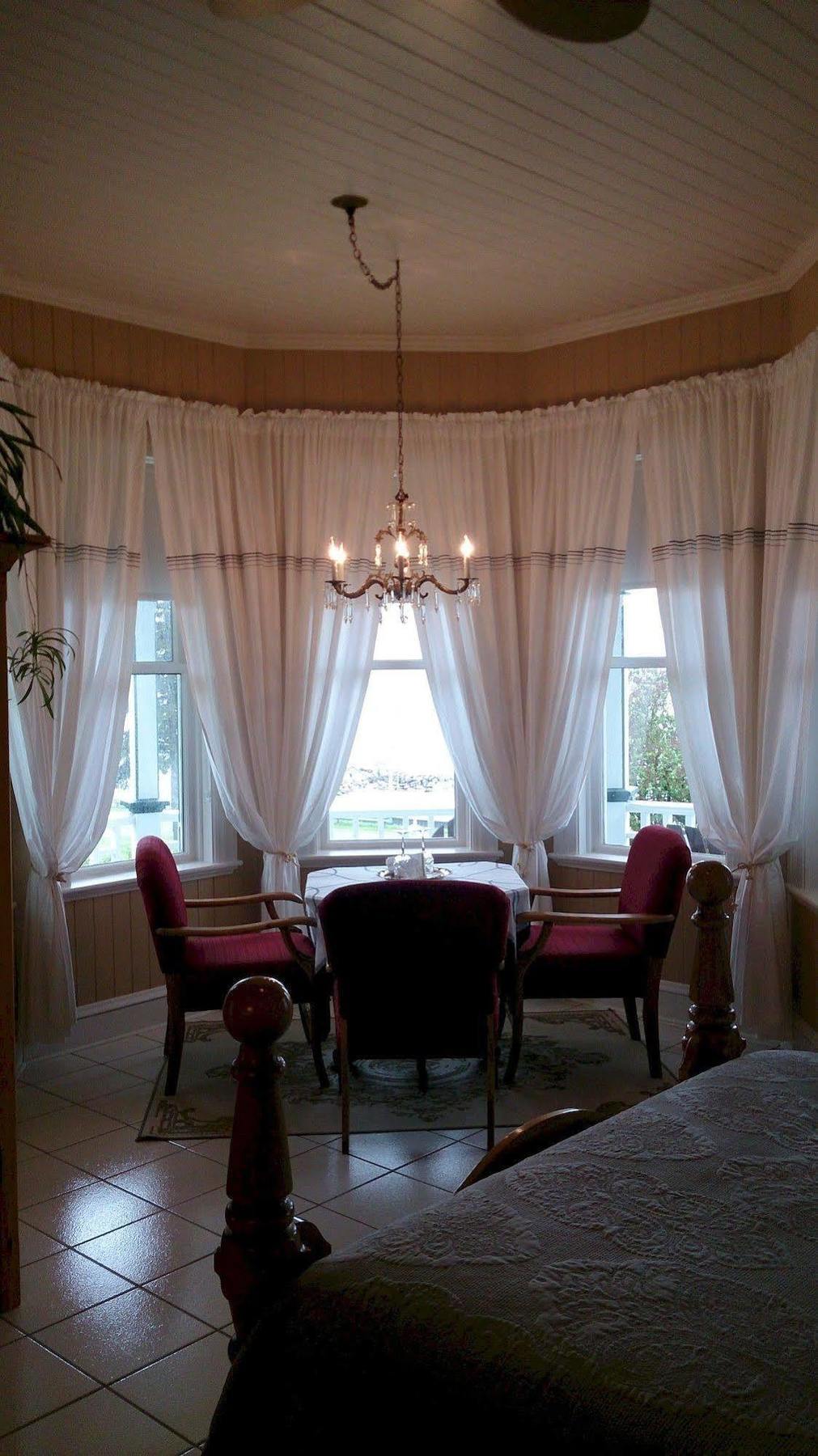 Le Manoir Du Vieux Presbytere Port-Daniel Ngoại thất bức ảnh