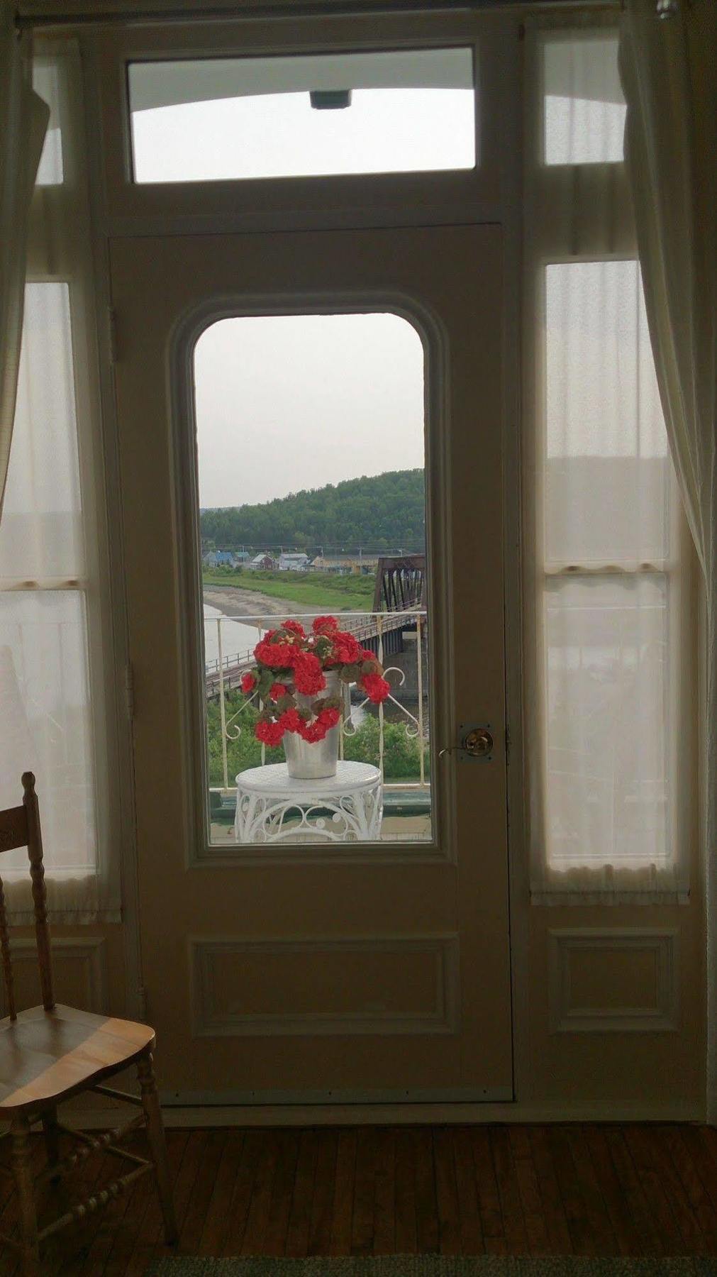 Le Manoir Du Vieux Presbytere Port-Daniel Ngoại thất bức ảnh